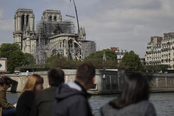 Notre-Dame de Paris deux jours après l'incendie. 