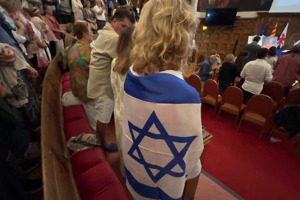 Des Niçois venus soutenir les familles d'otages israéliens à Nice.