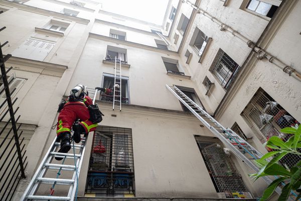 Sept personnes ont été blessées dans l'incendie.