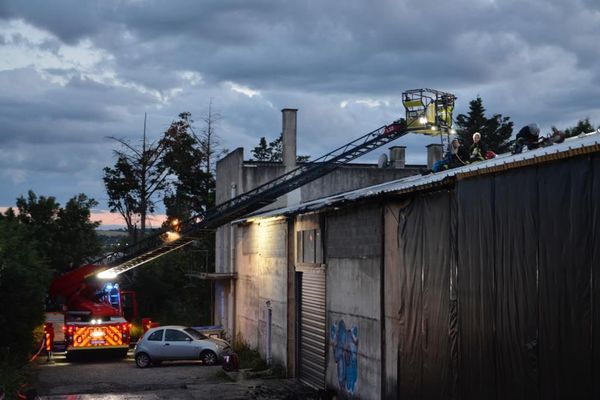 L'incendie a rapidement été maîtrisé par les pompiers.