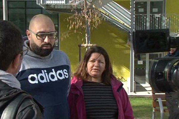 Mohamed et Anissa Bouchenafa, les parents de Marwa, interviewés le lendemain de la décision du Conseil d'Etat.
