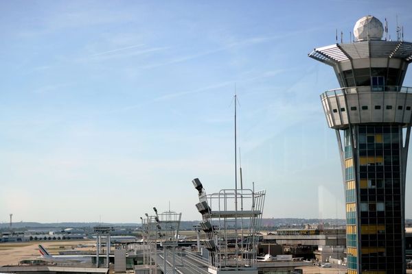 Le groupe ADP évoque une « panne informatique nationale liée à la centralisation des plans de vol » (illustration : aéroport d’Orly).