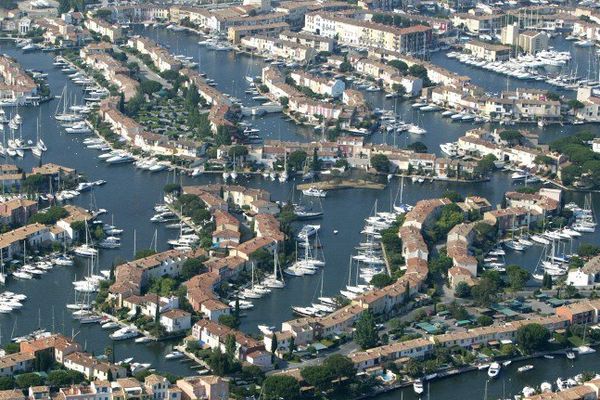 Le semi-rigide a percuté un autre bateau dans le port de Port-Grimaud.