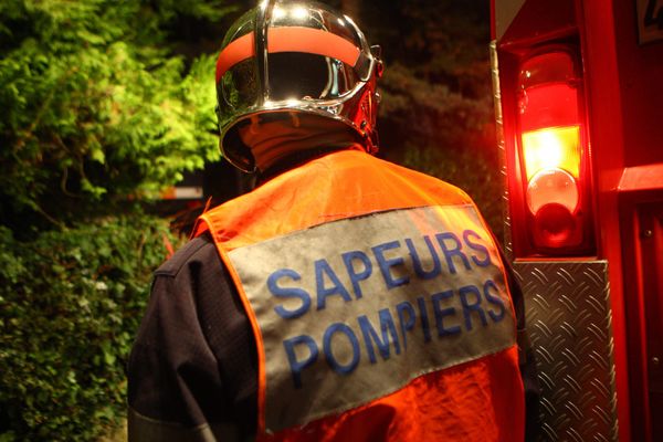 Image d'illustration - Un sapeur-pompier en intervention incendie