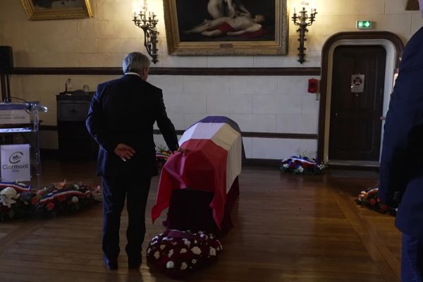 Xavier Bertrand, président de région, est venu rendre hommage à Claude Gewerc.