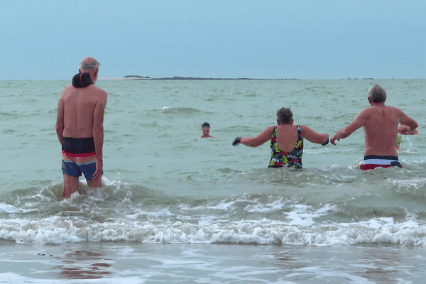 Certains se jette à l'eau à La Baule, octobre 2022