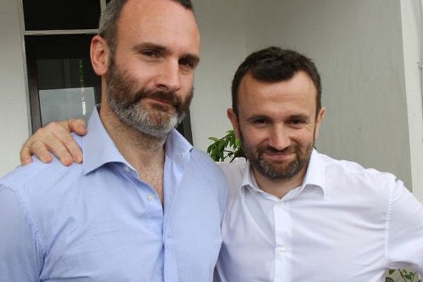 Thomas Dandois (à droite) et son frère Marc après l'annonce du verdict ce vendredi