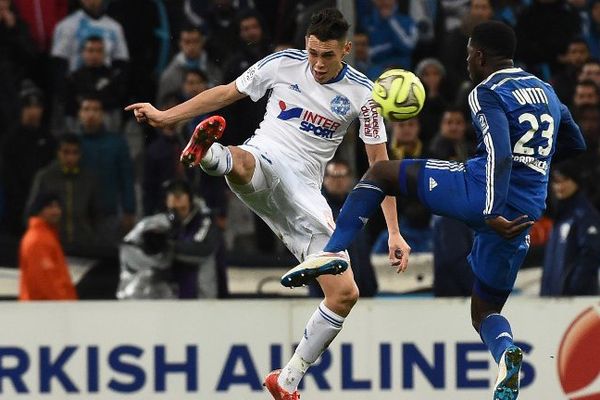 Le ballon du milieu de terrain de l'OM Lucas Ocampos semblait avoir franchi la ligne du but lors de ce match contre Lyon, le 15 mars dernier. L'arbitre n'avait pas accordé le but à la grande colère des Marseillais. 