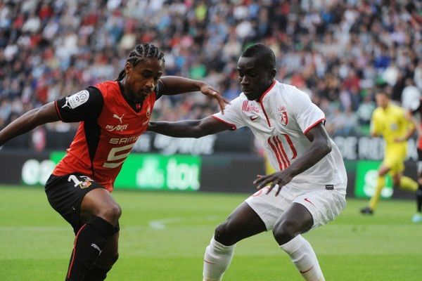 Wesley Said aux prises avec le milieu lillois Idrissa Gueye