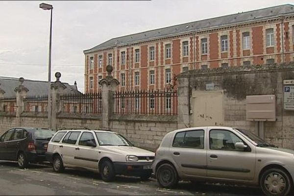 Le collège Henri IV en centre-ville de Poitiers.