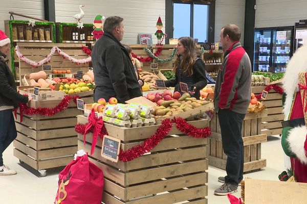 Clients et fournisseurs sont venus en aide à cette boutique, victime d'un cambriolage le 22 décembre.