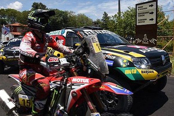 L'aîné des frères gardois, Michaël Metge, au Paraguay avant le départ du Dakar 2017