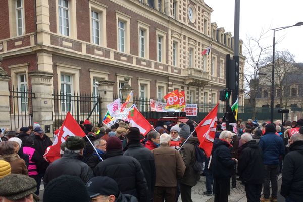 Quelques 250 retraités ont défilé dans les rues du Havre ce jeudi 31 janvier 2019.