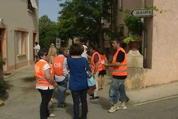 Argens Minervois (Aude), manifestation des agents municipaux le 3 juillet 2014.