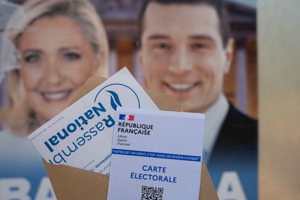 L'extrême droite a confirmé sa percée lors du 1er tour des législatives.