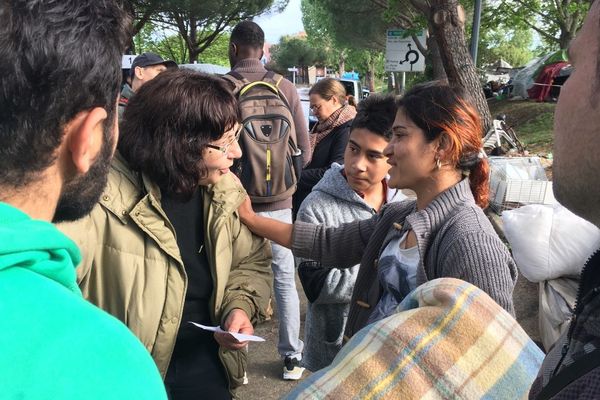 L'évacuation du camp de rom sur l'île du Ramier à Toulouse jeudi 25 avril