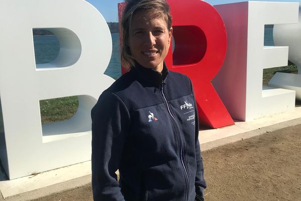 Camille Lecointre a effectué une grande partie de sa carrière sportive au Pôle voile de Brest. Pour préparer les JO 2024, elle a déménagé à Marseille afin d'être au plus près du plan d'eau où se dérouleront les épreuves