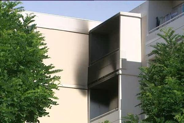 L'incendie s'est déclenché dans cet appartement d'un immeuble HLM de Toulon.