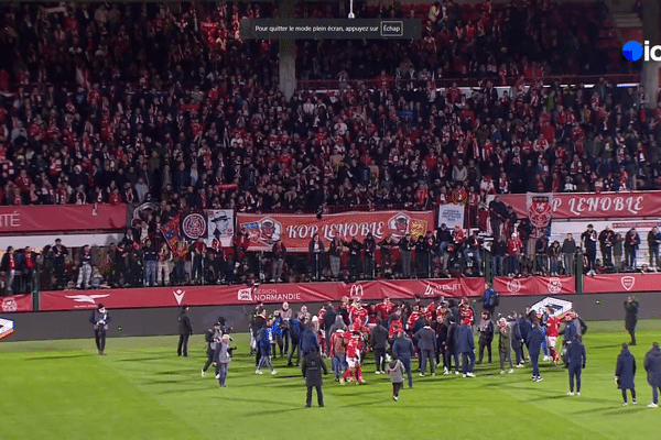 Les supporters des diables rouges de Rouen sont aux anges ce soir après la victoire de leur club face à leurs rivaux histoire du QRM.