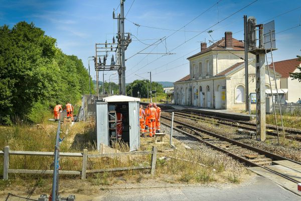 Le passage à niveau de Avenay-Val-d'Or (Marne), où s'est produit l'accident qui a fait 4 morts le 15 juillet 2019. 