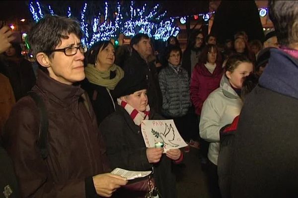 Manifestation de soutien devant la mairie de Limoges pour les habitants d'Alep en Syrie