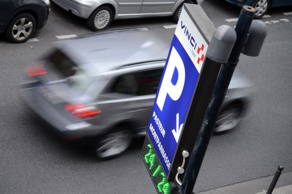 La consultation citoyenne recommande entre autres de privilégier l’utilisation de parkings souterrains, avec une différence tarifaire réduite par rapport au stationnement résidentiel (illustration).