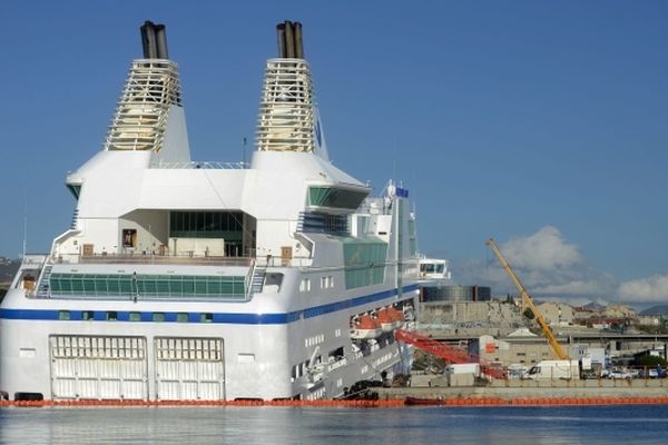 Le Napoleon Bonaparte, navire amiral de la SNCM, naufragé en octobre 2012.