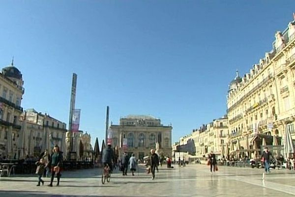 Montpellier - soleil de printemps sur la place de la Comédie - 7 mars 2014.