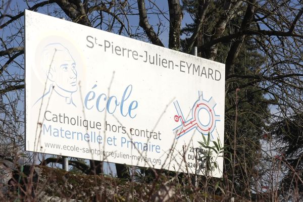 Depuis ce mardi 13 février, l'école Saint-Pierre-Julien-Eymard est fermée par un arrêté municipal de la ville de Meylan, pour causes de conditions de sécurité non réunies.