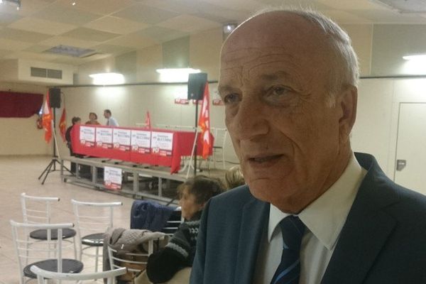 10/10/15 - Le président de l'Assemblée de Corse Dominique Bucchini à quelques minutes de présenter la liste A Corsica in cumunu pour les territoriales en Corse