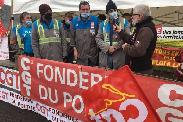 Sept anciens salariés de l'usine GM&S de La Souterraine étaient venus participer à la manifestation de soutien aux fondeurs d'Ingrandes dans la Vienne.