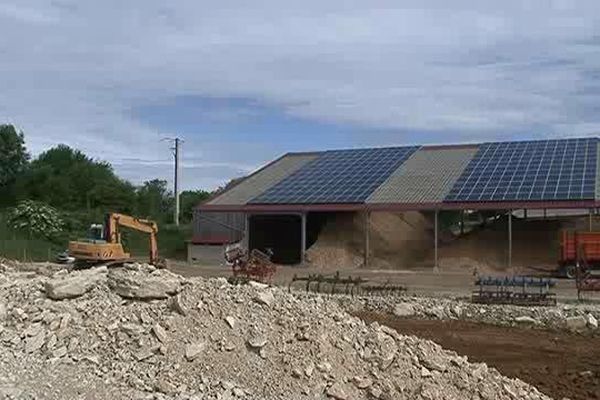 Panneaux photovoltaïques dans une exploitation agricole