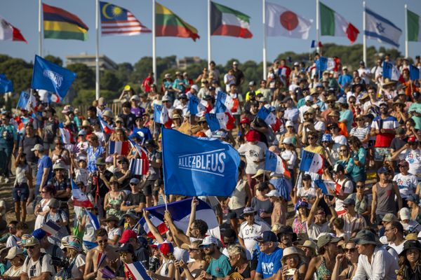 Le public dans la fan zone de Marseille le 8 août 2024, pour les épreuves féminines de Kitefoil.