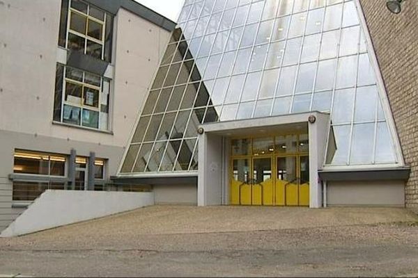 Le lycée Follereau de Nevers doit faire face à un phénomène inquiétant de tags racistes. 