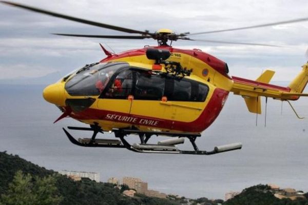 La victime a été transférée vers le centre hospitalier de Bastia en hélicoptère.