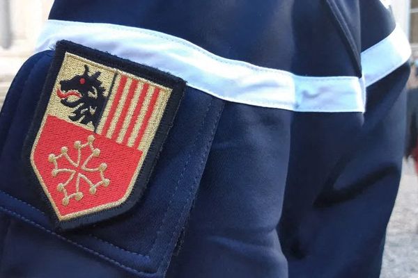 La gendarmerie du Gard est mobilisée sur les axes proches de l'Ardèche pour intercepter le fugitif, suspecté d'avoir tué son père et blessé sa mère dans la nuit de mardi 1er à mercredi 2 juin 2021.