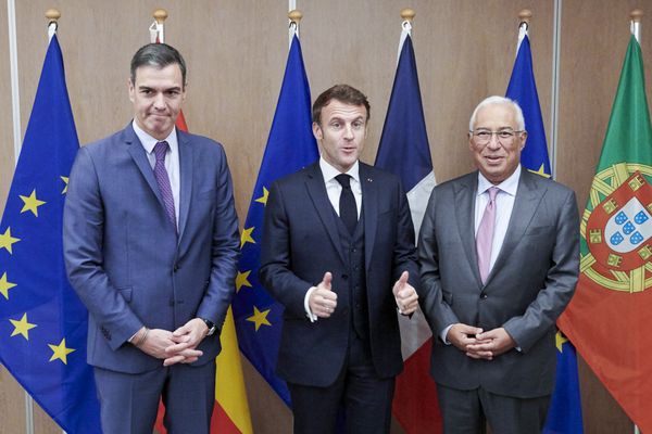 La France, l'Espagne et le Portugal ont annoncé jeudi 20octobre 2022 à Bruxelles l'abandon définitif  du MidCat au profit d'un pipeline sous-marin acheminant du gaz puis, à terme, de l'hydrogène vert entre Barcelone et Marseille.