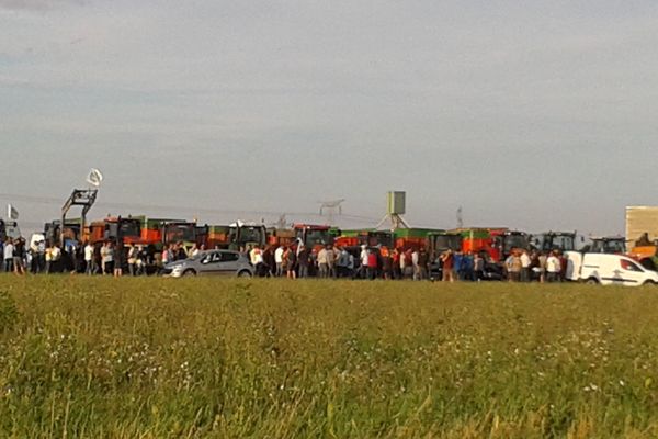 Les tracteurs bloquent la circulation à Amiens et Abbeville