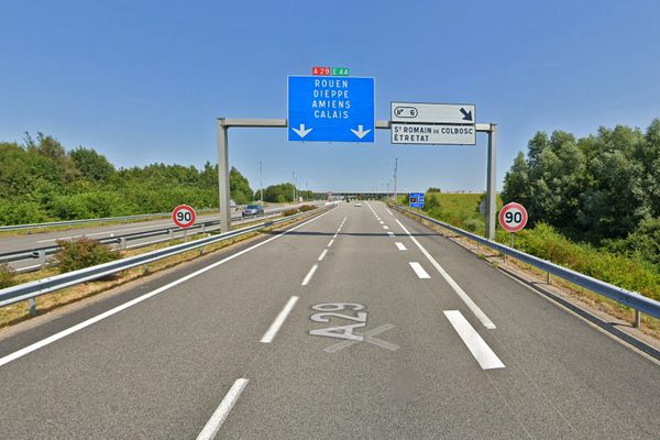 Autoroute  A29 dans le sens Le Havre > Abbeville avant le péage d'Epretot (Seine-Maritime)