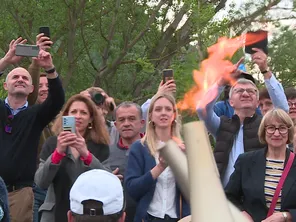 La flamme olympique est arrivée dans le centre-ville de Millau, dans la matinée du 13 mai 2024.