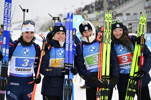 Julia Simon, Sophie Chauveau, Justine Braisaz et la Franc-Comtoise Lou Jeanmonnot : les biathlètes françaises remportent, dimanche 7 janvier, le relais 4x6 km d'Oberhof (Allemagne), après deux autres victoires pendant le weekend.