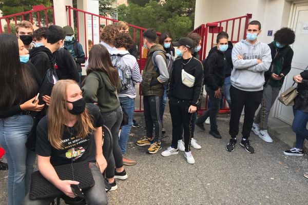 Mardi, une poignée de lycéens a bloqué l'entrée du lycée du Fango à Bastia. 