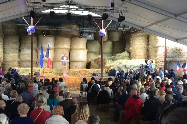 L'avenir du monde rural et agricole en question, autour de Guillaume Peltier.