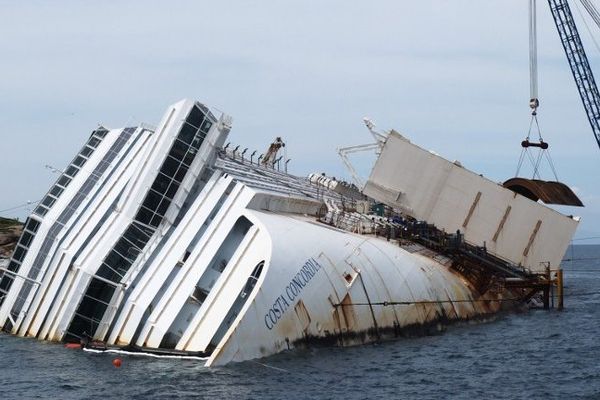 Ile du Giglio (Italie), 27 mai 2013. Les opérations de démontage du Costa Concordia se poursuivent après son naufrage survenu le 13 janvier 2012.