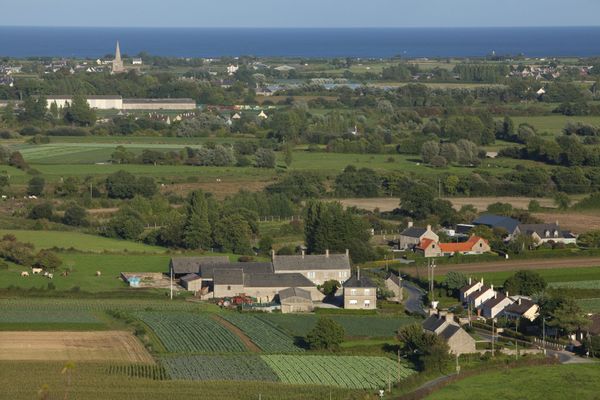 Un village de campagne en Normandie.