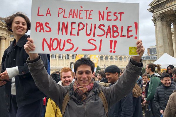 Les collégiens et lycéens ont été particulièrement créatifs dans leurs pancartes pour cette première "Grève mondiale pour le futur".