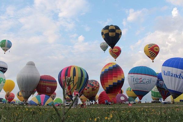 Plus de 387 ballons se sont envolés aux aurores de ce samedi 22 juillet 2017: c'est un record pour une matinale !