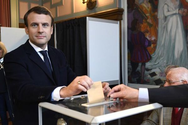 Emmanuel Macron a voté à 11h.