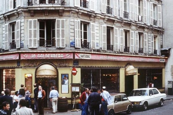 Le restaurant Jo Goldenberg où a eu lieu l'attentat, photo du 11 août 1982 à Paris