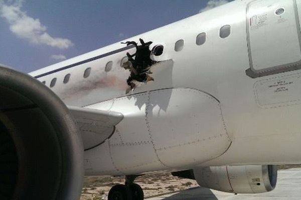 Le cockpit a été transpercé par le souffle de l'explosion